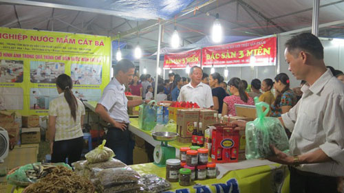 Hòa Bình: Đưa hàng Việt về xã Phong Phú