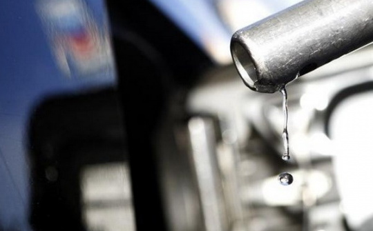 Giá dầu Brent "tụt" xuống mức thấp nhất trong gần bốn năm qua