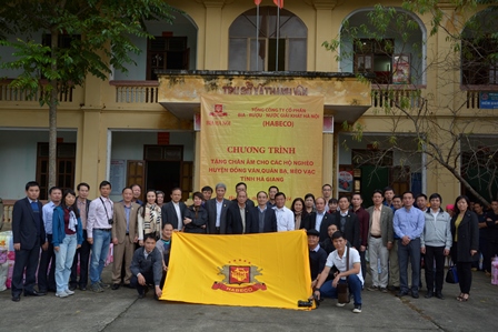 Đoàn cán bộ Habeco “sưởi ấm lạnh giá” vùng đất Hà Giang