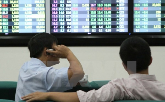 Mất đà cuối phiên, chỉ số VN-Index may mắn giữ được sắc xanh