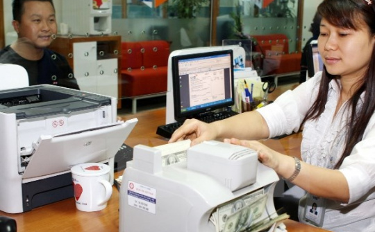 Tỷ giá USD "nóng" ngay từ đầu tuần, áp sát mức trần cho phép