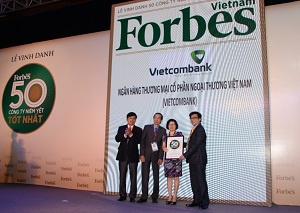 Vietcombank tiếp tục lọt Top 50 Công ty niêm yết tốt nhất