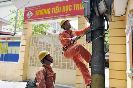 EVN HANOI đảm bảo điện tại kỳ thi tuyển sinh vào lớp 10 THPT năm học 2015-2016