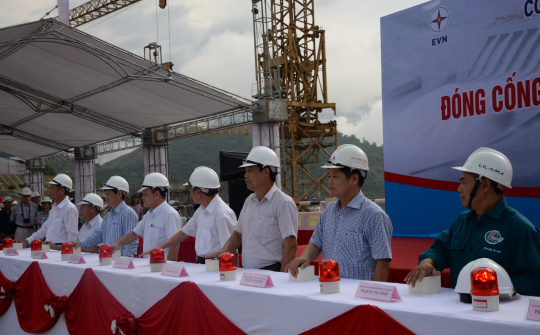 Đóng cống dẫn dòng, tích nước hồ chứa thủy điện Lai Châu