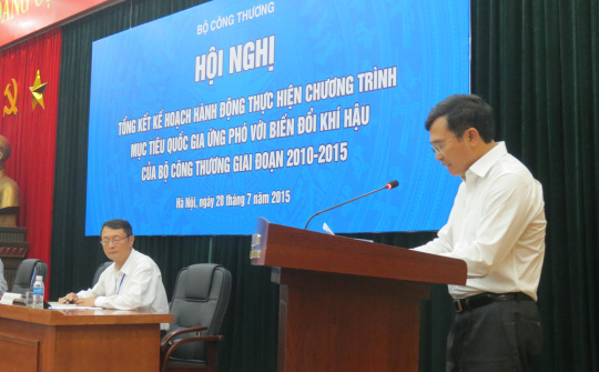 Ứng phó BĐKH gắn với tăng trưởng xanh và bền vững