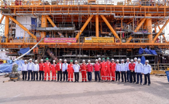 Hạ thủy giàn bơm ép khí và khối nhà ở mỏ Sư Tử Trắng