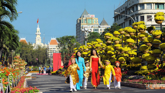 Ứng dụng không gian ảo vào đường hoa Nguyễn Huệ Tết Đinh Dậu 2017
