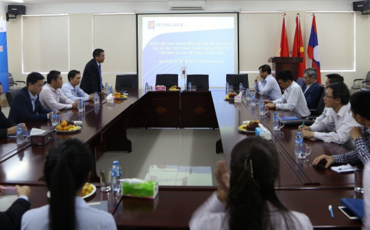Tân Đại sứ Việt Nam tại Lào Nguyễn Bá Hùng thăm, làm việc Petrolimex Lào