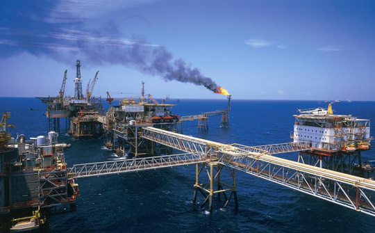 Giá dầu thế giới giảm do OPEC tăng sản lượng