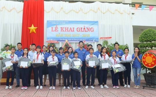 PV GAS tham gia Tháng hành động “Đưa trẻ em đến trường”