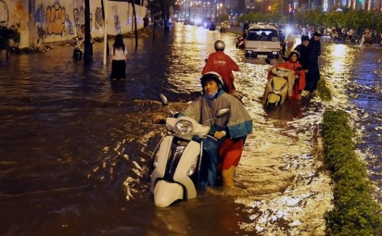 Ho Chi Minh City seeks funds for 36 flood projects 