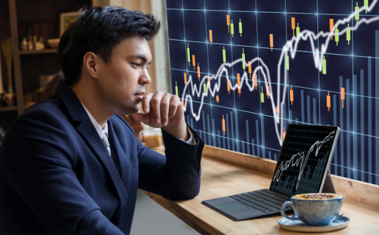 Property stocks boost benchmark VN-Index 
