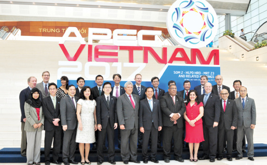 APEC officials discuss possible free trade area for Asia-Pacific 