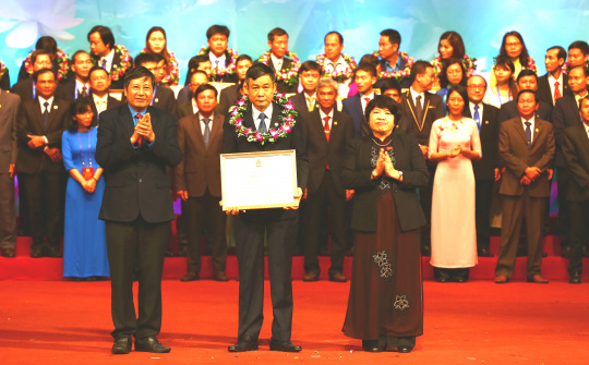 "Chúng tôi "vì" nhau"
