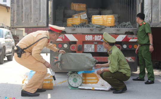 Hà Nội: Thu giữ 10 tấn thực phẩm bẩn đang trên đường vào Nam