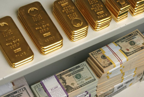 Giá vàng giảm do USD tăng mạnh và tranh chấp thương mại giữa Mỹ và EU
