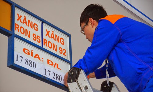 Giá xăng tăng thêm 320 đồng/lít