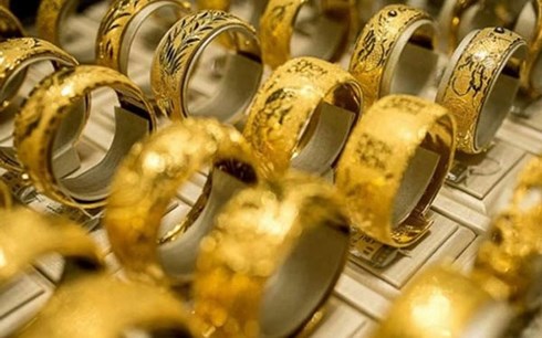 Giá vàng trong nước diễn biến trái chiều với thế giới