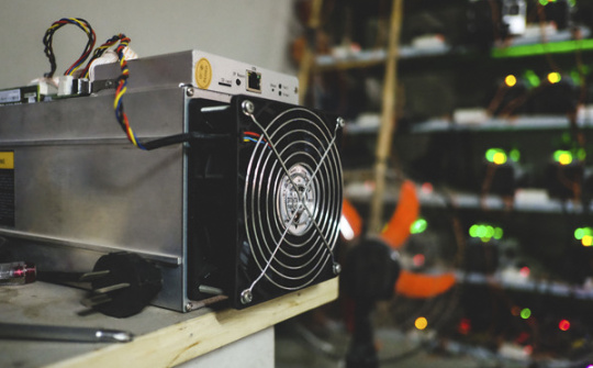 Bộ Công Thương đề xuất không cấm nhập máy đào tiền ảo