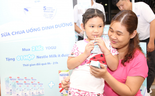 Sữa chua uống dinh dưỡng Nestlé YOGU có chứa tổ yến được mẹ và trẻ yêu thích
