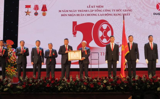 Phó Chủ tịch Quốc hội Uông Chu Lưu: Tổng Công ty Đức Giang cần khẳng định vị thế đứng đầu về sản xuất dệt may thời trang Việt Nam