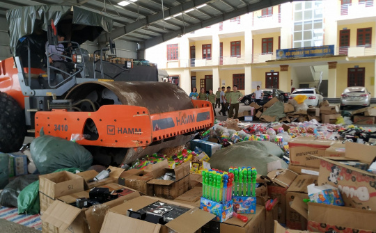 QLTT Ninh Bình tiêu hủy hơn 16.000 sản phẩm đồ chơi trẻ em