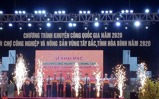 Khuyến công Vĩnh Phúc tham gia quảng bá sản phẩm tại Hội chợ Công nghiệp và Nông sản vùng Tây Bắc tỉnh Hòa Bình năm 2020