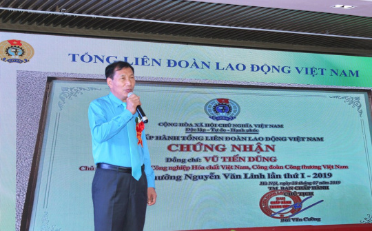 Ngành Hóa chất tuyên dương 90 gương sáng tiêu biểu