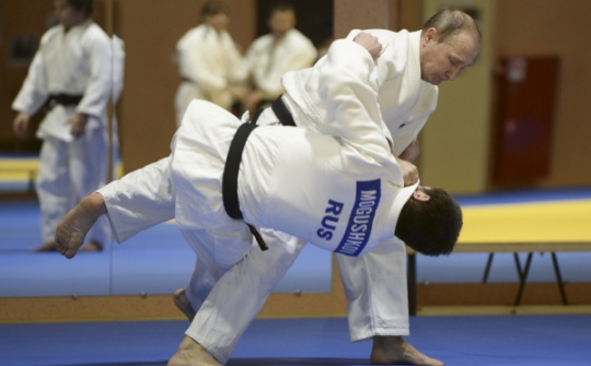 Quốc tế nổi bật: Tổng thống Putin lại làm một chuyện chẳng giống ai