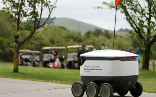 Robot giao hàng được ứng dụng cho sân golf tại Mỹ