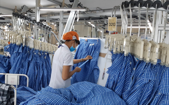 Cán cân thương mại thâm hụt 1,3 tỷ USD trong tháng 5