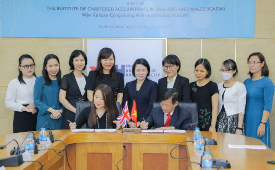 IUH: Ký kết Thỏa thuận hợp tác với Viện Kế toán Công chứng Anh và Xứ Wales
