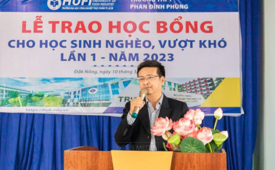 HUFI: Trao học bổng cho các em học sinh khó khăn, vượt khó tại Trường THPT Phan Đình Phùng, Đắk Nông