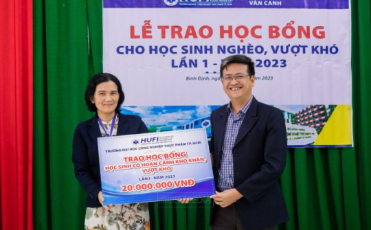 HUFI: Trao học bổng cho các em học sinh khó khăn, vượt khó tại Trường THPT Vân Canh, Bình Định