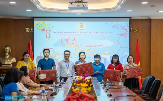 “Tết sum vầy - Xuân tri ân năm 2023” trao tặng quà đến công đoàn viên và người lao động HUFI