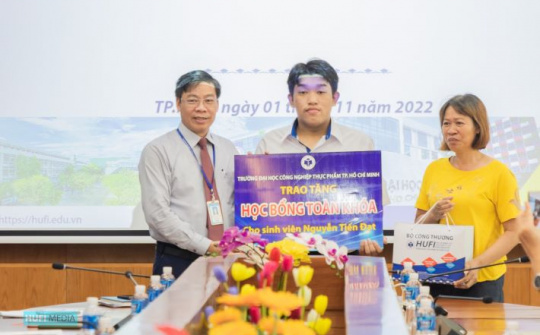 Nguyễn Tiến Đạt  - Từ một sinh viên phải đi mượn máy tính để học đến nhận học bổng toàn khóa