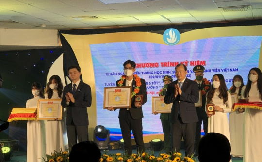 Sinh viên Trường Đại học Sao Đỏ vinh dự nhận Giải thưởng “Sao Tháng Giêng” năm 2021