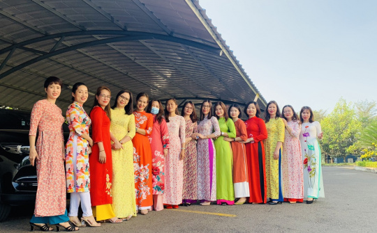 Hoa hồng trong lòng thép