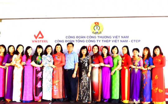 “Những bông hoa vẫn cứ nở đúng mùa”*