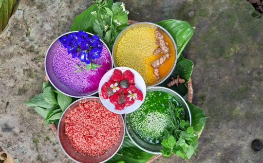 Bánh trôi bánh chay: Hoa lá phủ màu