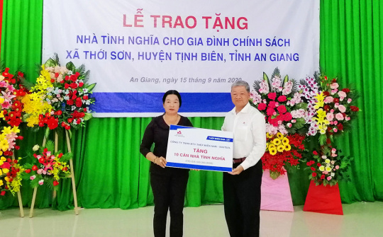 Thép MIền Nam: Trao tặng 10 căn Nhà tình nghĩa cho gia đình chính sách xã Thới Sơn