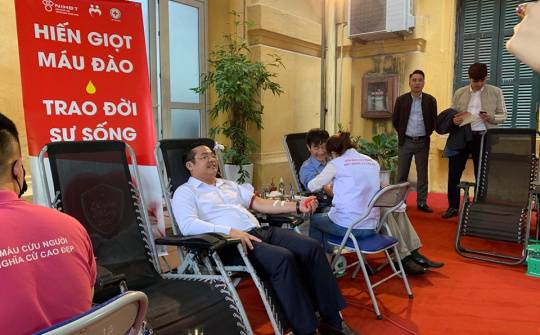 169 giọt máu hồng Hóa chất