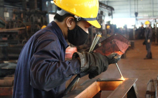 Công đoàn VNSTEEL hỗ trợ người lao động bị ảnh hưởng trực tiếp từ Covid-19