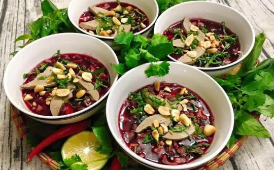 Lạ kỳ tiết canh củ dền