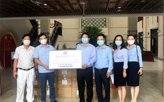 Công ty cổ phần Tôn mạ Vnsteel Thăng Long ủng hộ Bệnh viện Bạch Mai trong công tác phòng chống dịch Covid-19