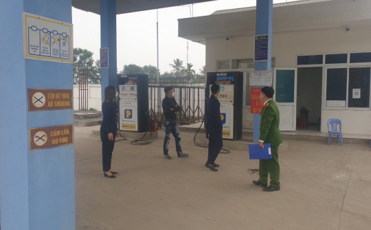 Cục QLTT Hà Nội lập 4 Đoàn kiểm tra, giám sát hoạt động kinh doanh xăng dầu ngay trong đêm