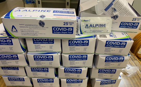 Hà Nội: Thu giữ số lượng lớn kít test nhanh, thuốc điều trị COVID-19 nhập lậu