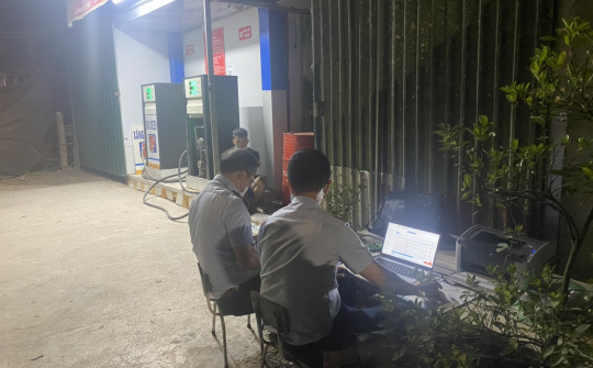 QLTT Hà Nội: Tiếp tục phát hiện, xử lý 2 vụ vi phạm các quy định trong hoạt động kinh doanh xăng dầu