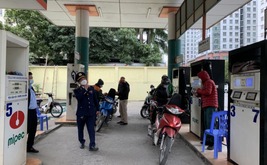 Cục QLTT Hà Nội: Tăng cường công tác kiểm tra, xử lý vi phạm trong kinh doanh hoá chất, xăng dầu