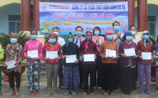 Thủy điện Sông Ba Hạ tặng 420 phần quà Tết các gia đình khó khăn tại huyện Sơn Hòa và Sông Hinh